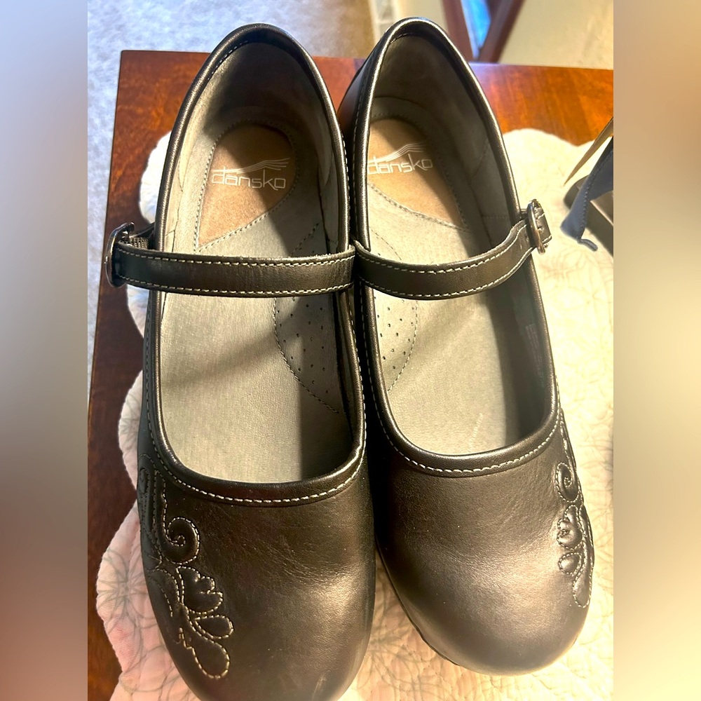 Dansko Savanna Full Grain Black size 40. Like new.